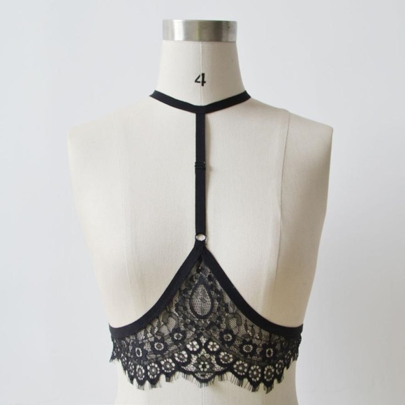 Jewelry - Choker with lace under bust